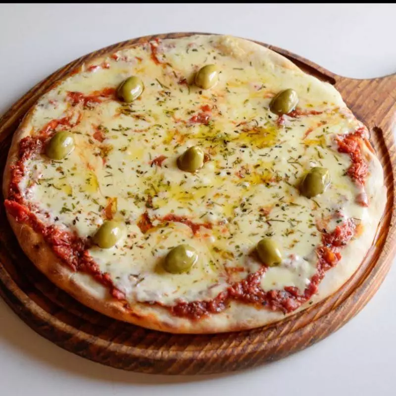 • Pizza Muzzarella