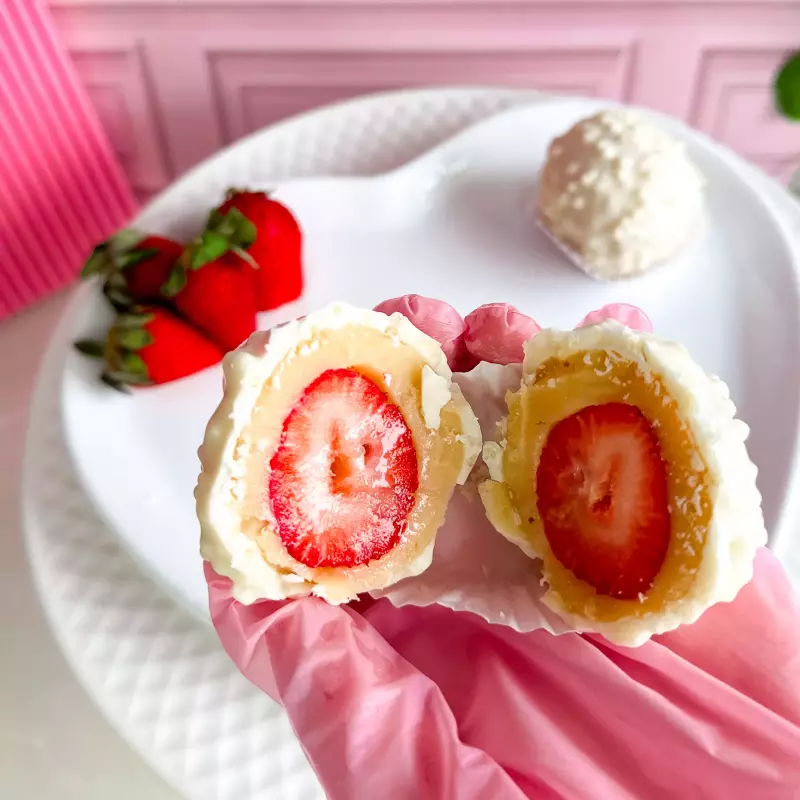 Bombom Crocante de Morango (branco)