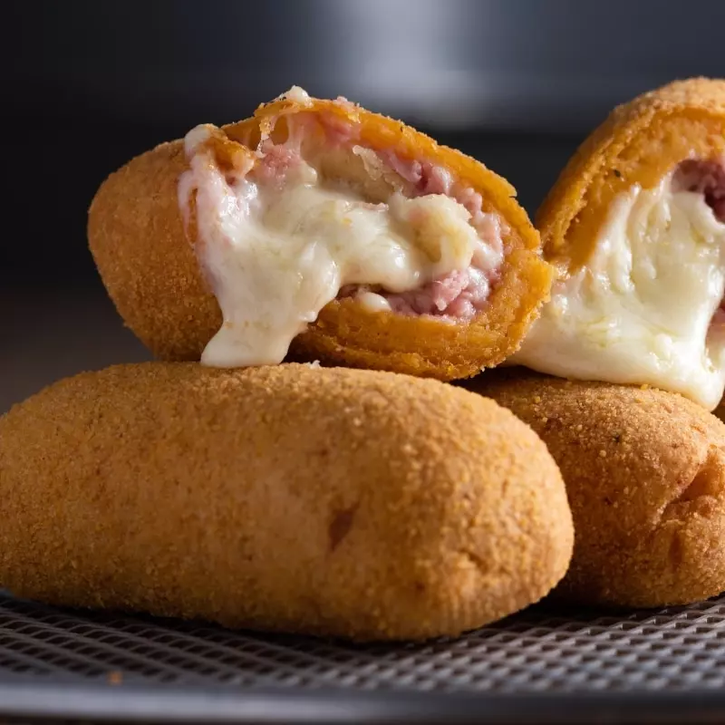 Croquete de presunto e queijo