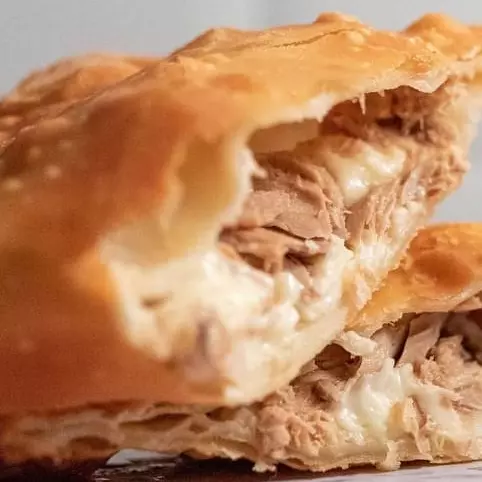 Atum com Queijo Cebola e Azeitona