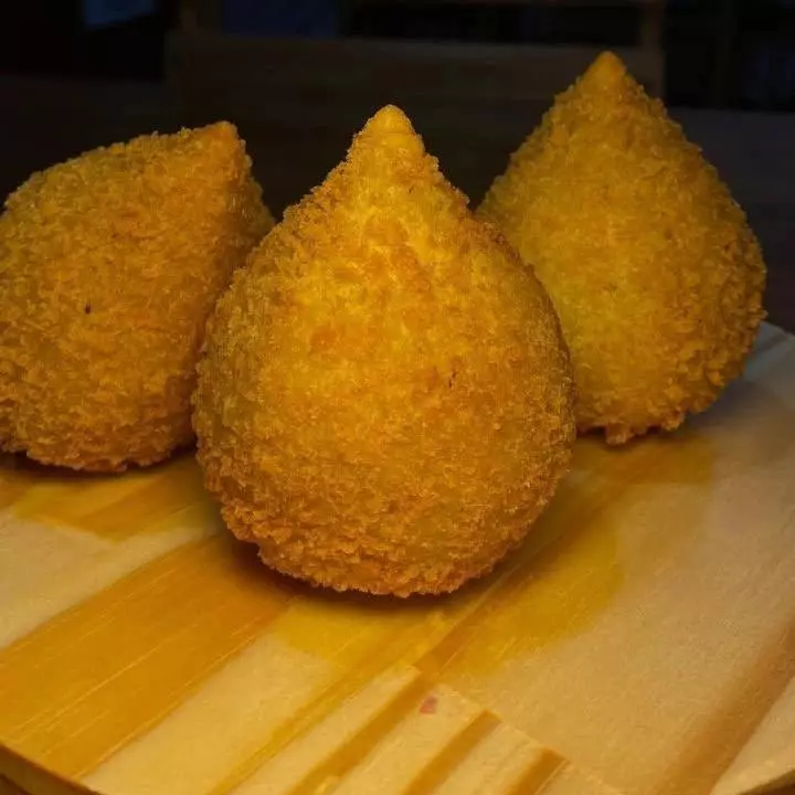 Coxinha de carne seca C/cream cheese