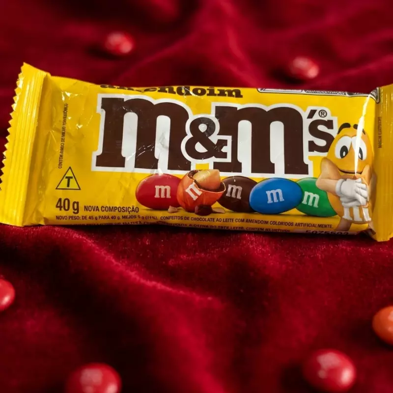 M & m COM AMENDOIM