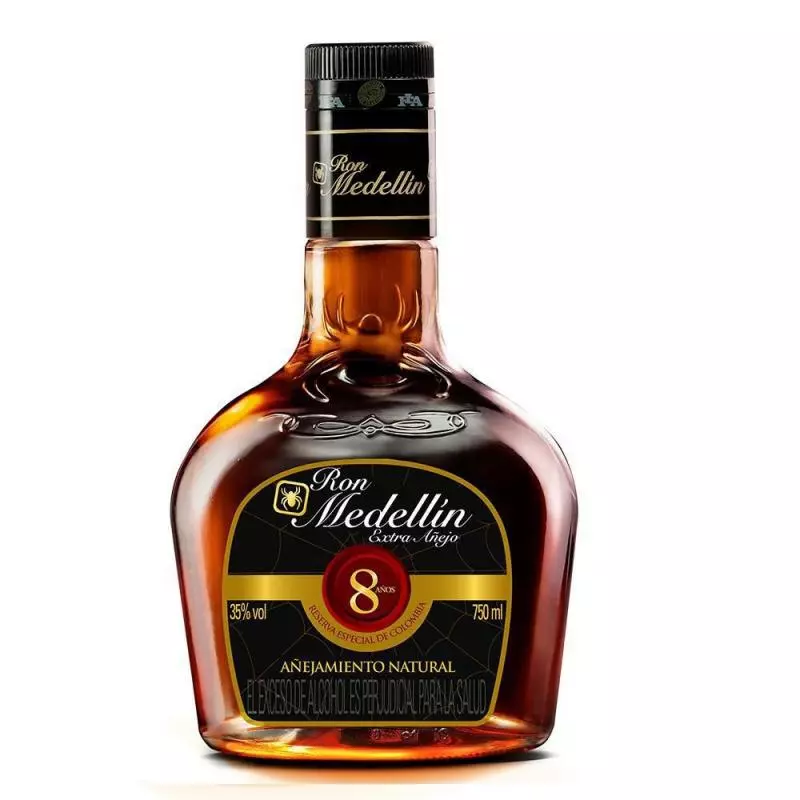 Ron Medellín 8 años botella