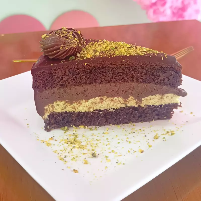 Fatia de pistache com mousse de choc