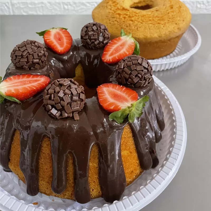 Bolo caseiro com cobertura