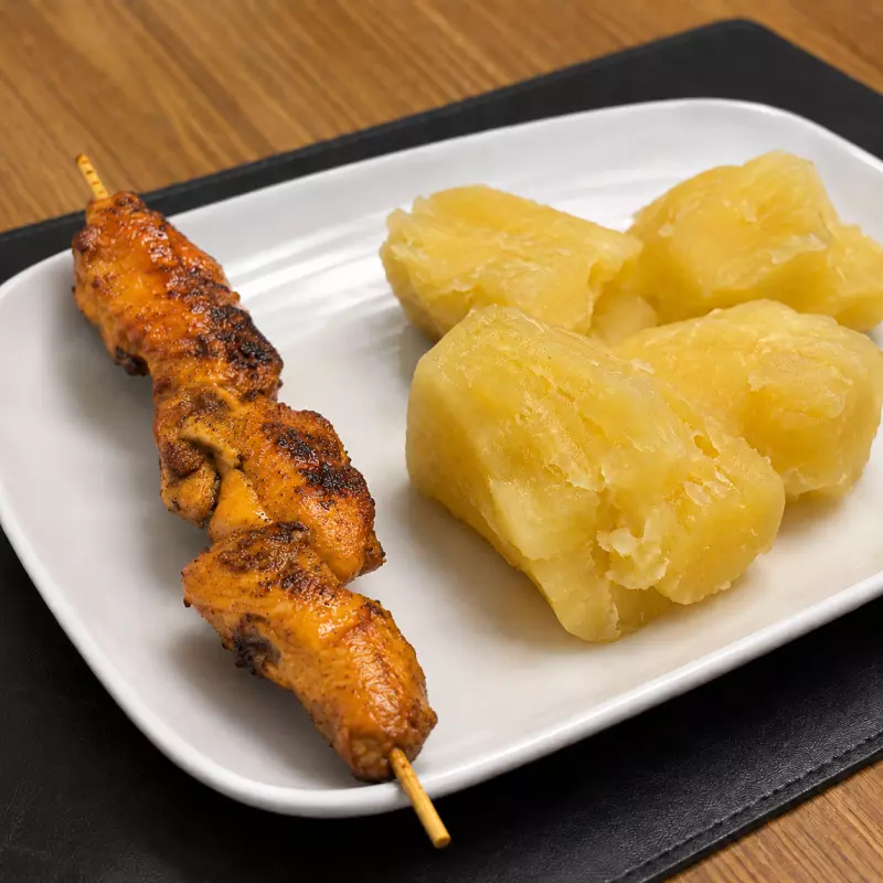 ESPETINHO DE FRANGO