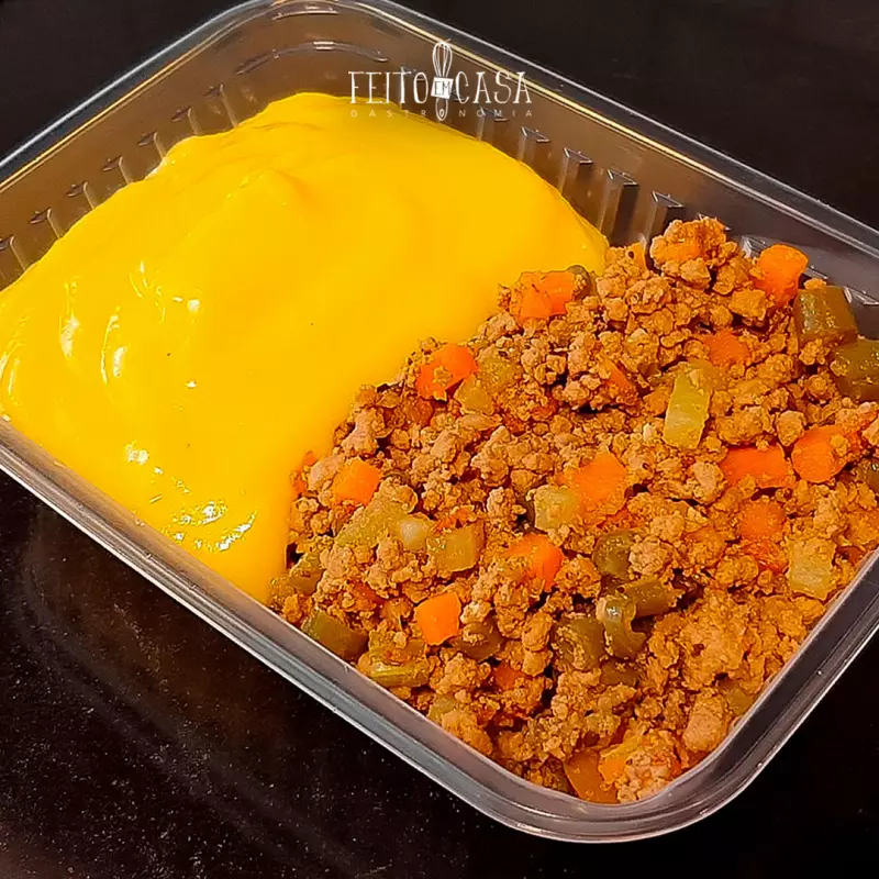 *Carne moída c/ legumes e purê...