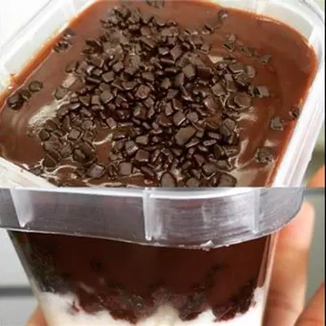 Brownie no pote quadrado