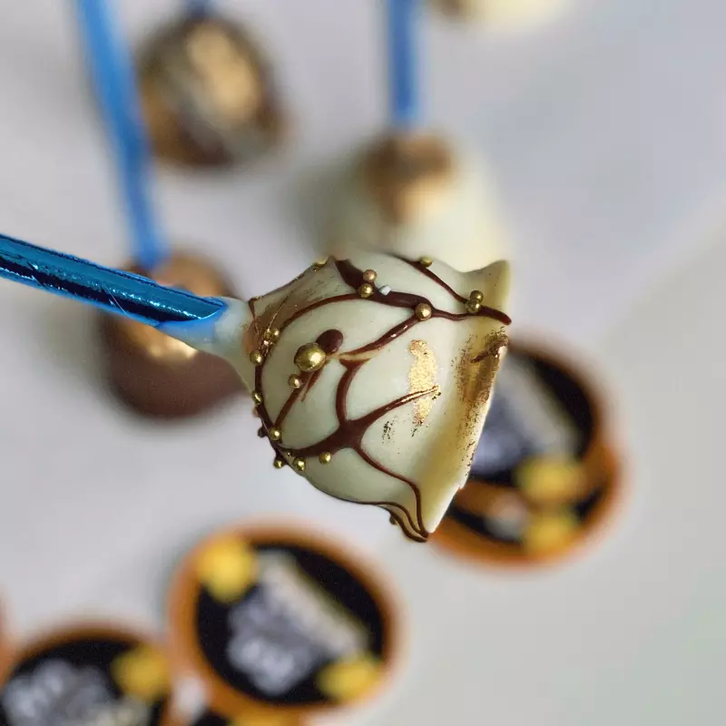 CAKE POPS