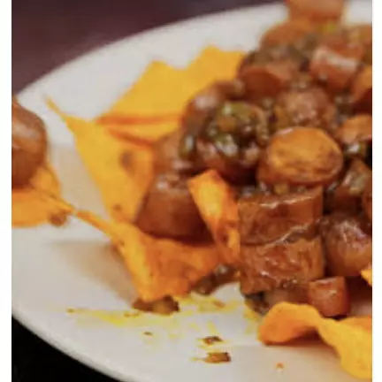 Nachos con salchicha