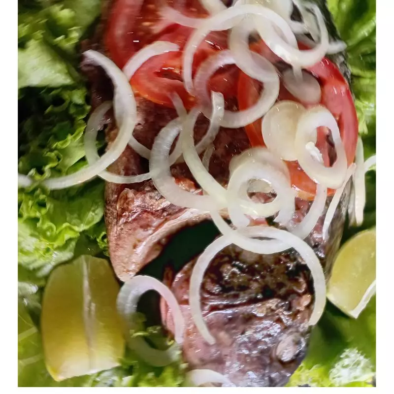 Tilapia inteira frita
