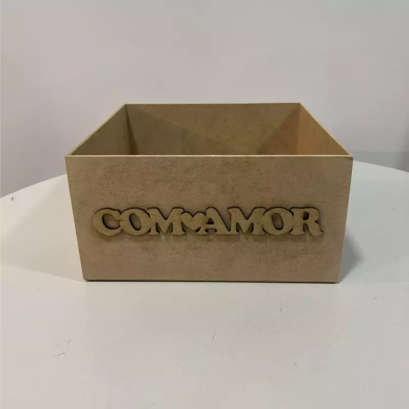 Caixa 20x20x10 com aplique COD:15011