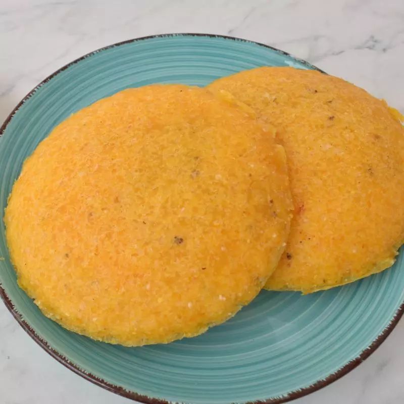 Arepa e huevo con chicharron