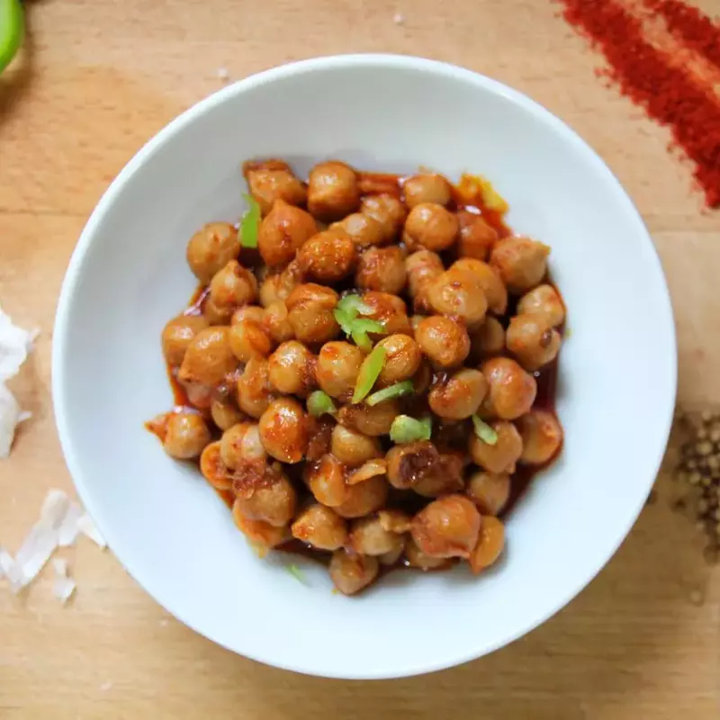 Garbanzos en salsa jraime y azafrán
