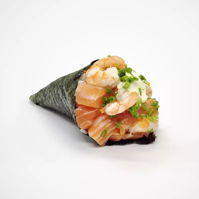 Temaki salmão ebi.