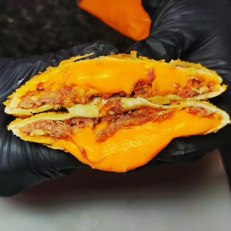 Pastel de Carne Seca com Cheddar