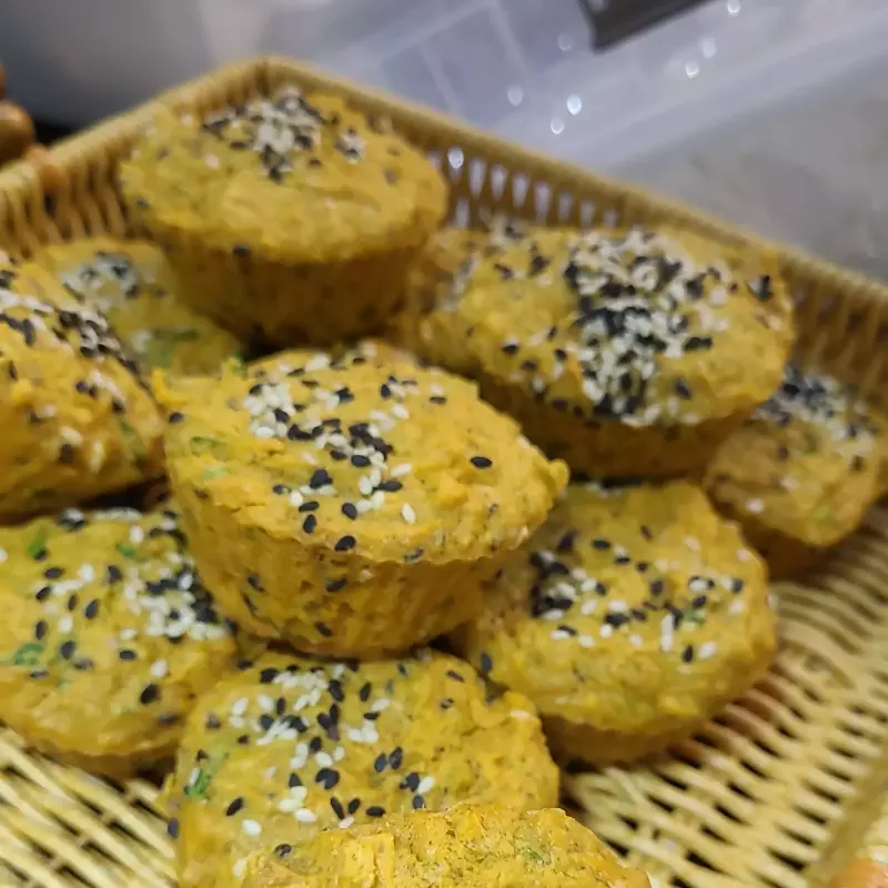 Muffin de frango com gergelin s/ sal