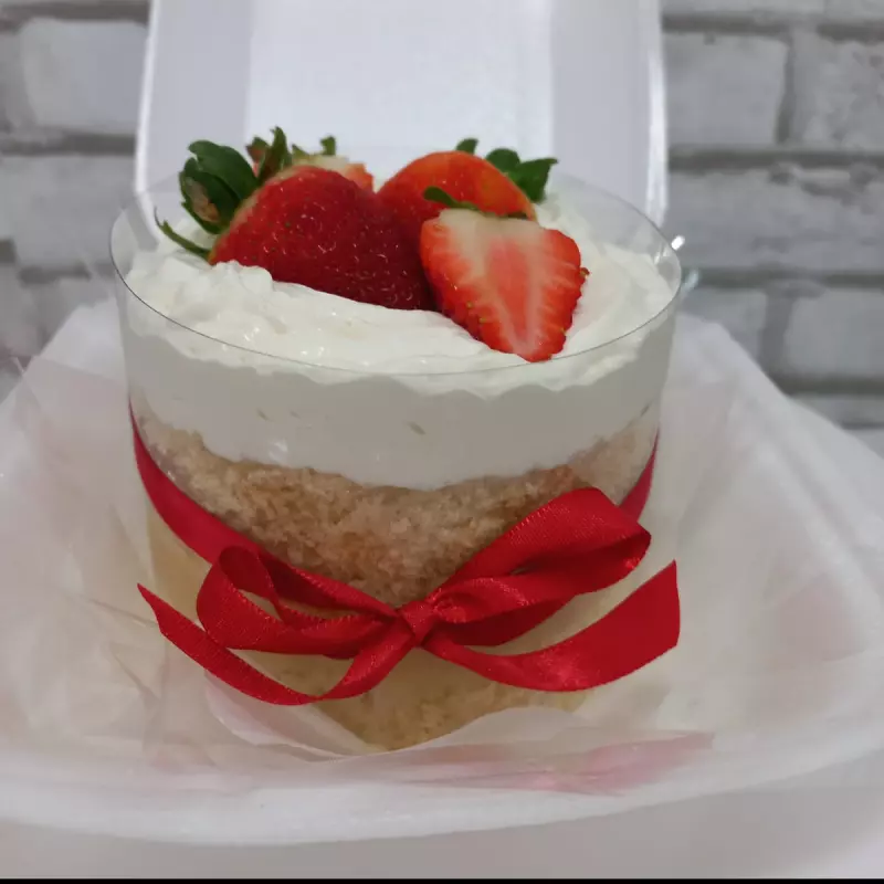 BOLO BENTÔ CAKE MORANGO COM NINHO