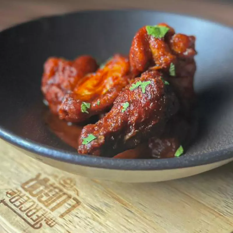 ALITAS EN SALSA CANJUN