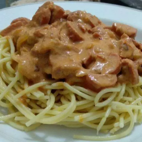 ESPAGUETE COM STROGONOFF