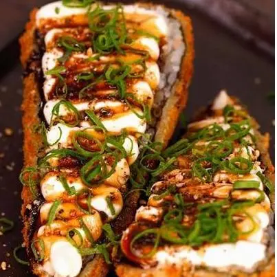 TEMAKI SALMÃO GRE/ COM GELEIA MARAC.