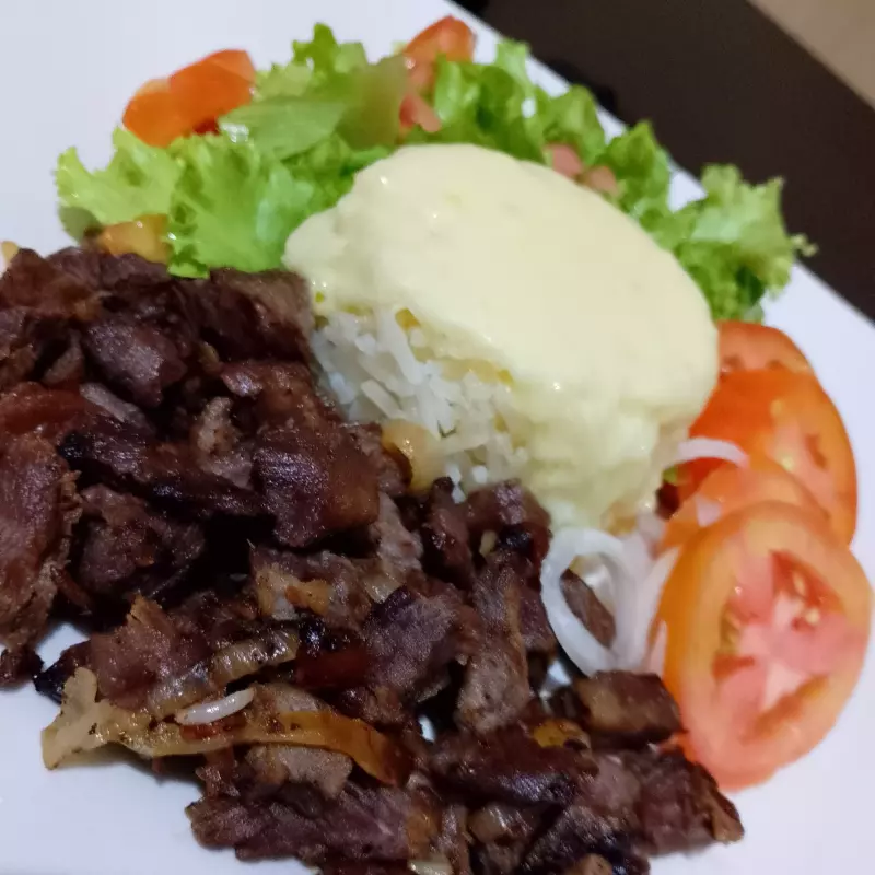 Picanha arroz salada e queijo