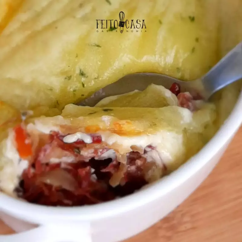 Carne-seca gratinada c/purê de aipim