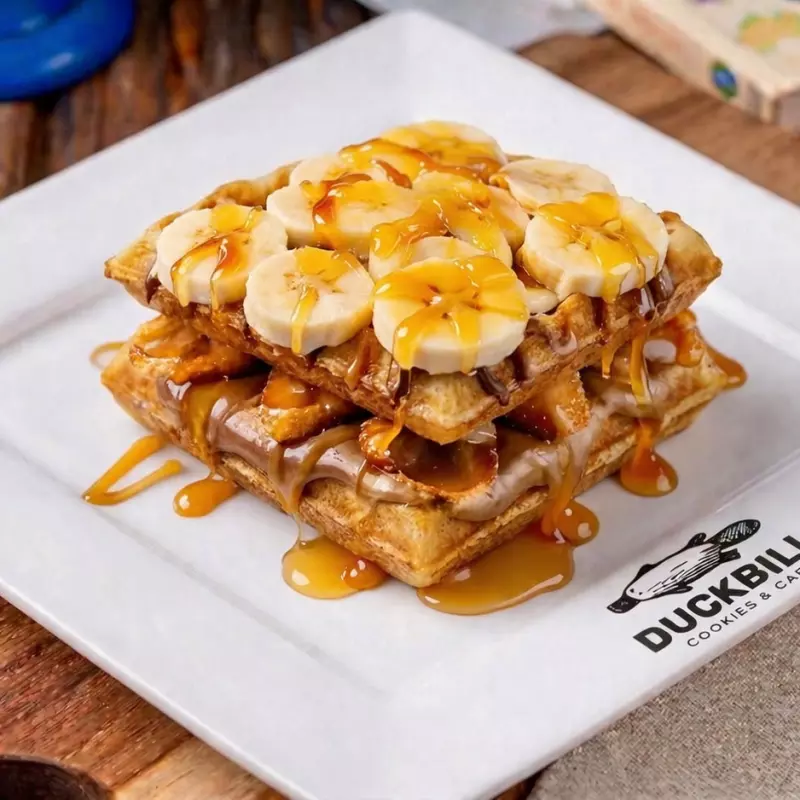 Waffle - Banana, doce de leite e Mel