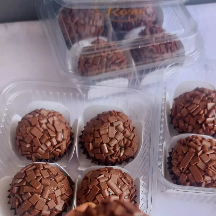Caixa com 4 brigadeiros