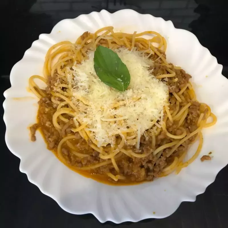 SPAGUETTI COM MOLHO BOLONHESA