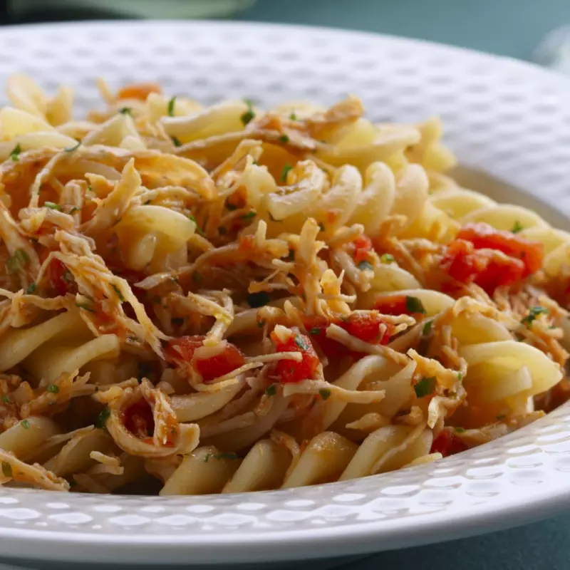 Macarrão com Frango Assado