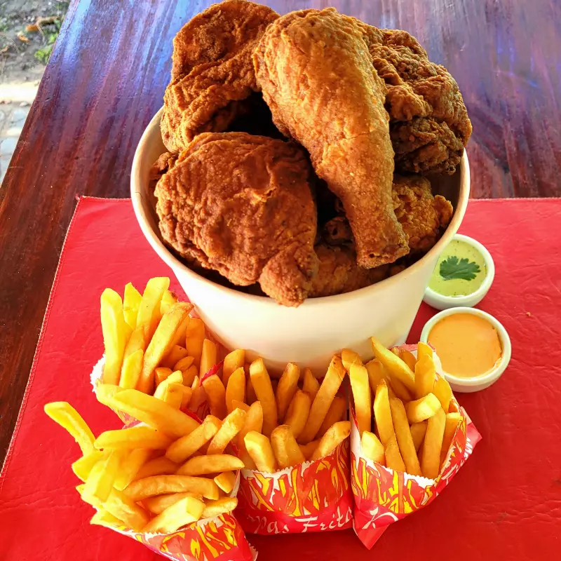 12 piezas + 4 Fritas Grandes