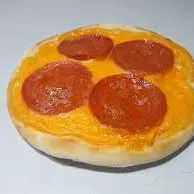 ESFIHA PEPERONI C/ CHEDDAR