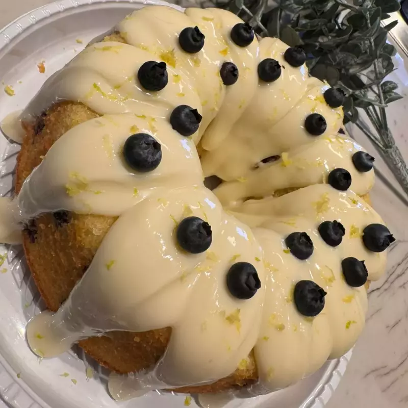 Bolo de Limao siciliano e Mirtilos