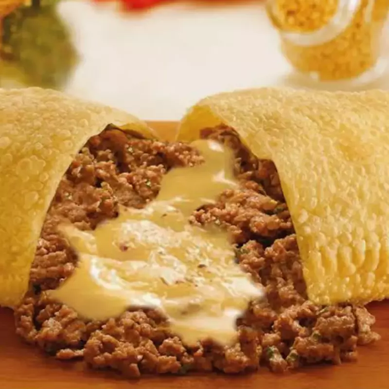 Pastel de carne com queijo