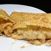 PASTEL DE FRANGO COM QUEIJO