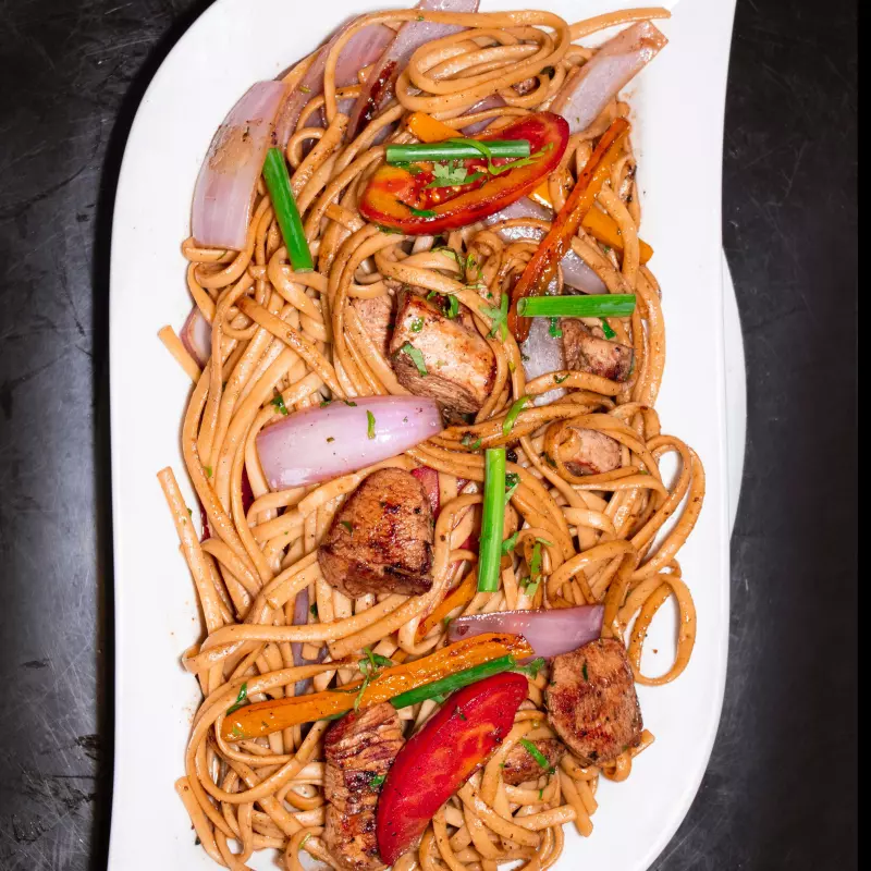 Tallarin Saltado de Pollo