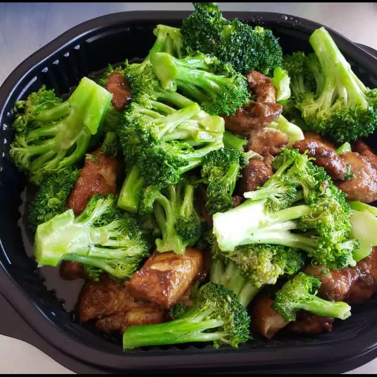 POLLO CON BROCOLI
