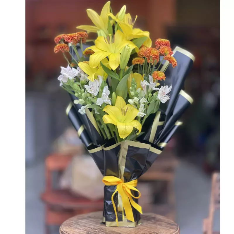 BUQUÊ COREANO COM LÍRIOS