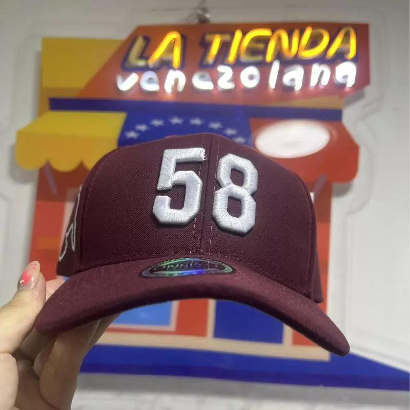 Gorra 58 vinotinto