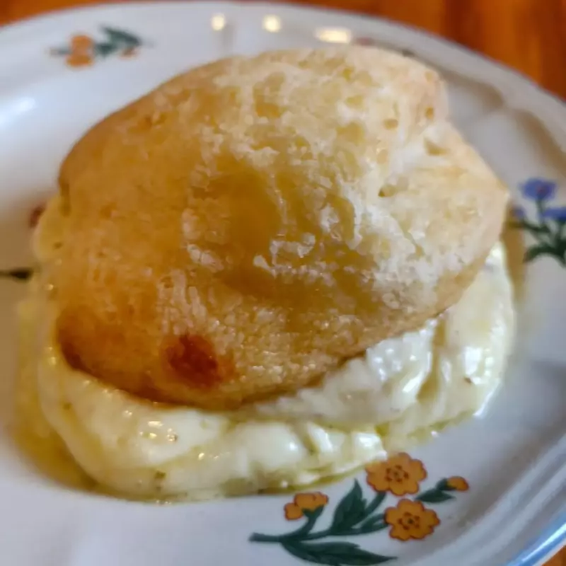 PÃO DE QUEIJO COM QUEIJO MINAS