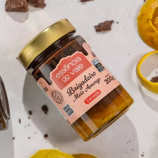 BRIGADEIRO MEIO AMARGO COM LARANJA E