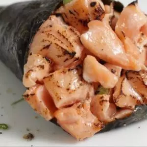 Salmão semi -grelhado T.