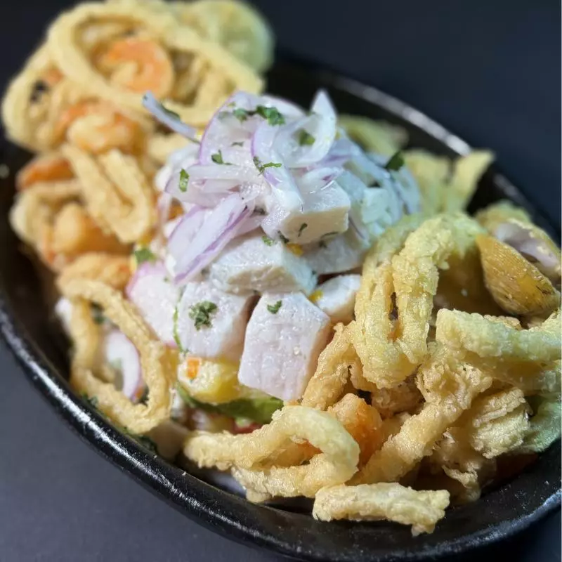 Causa Acevichada con chicharrón de mariscos.