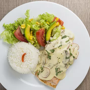 Salmón En Salsa de Champiñones