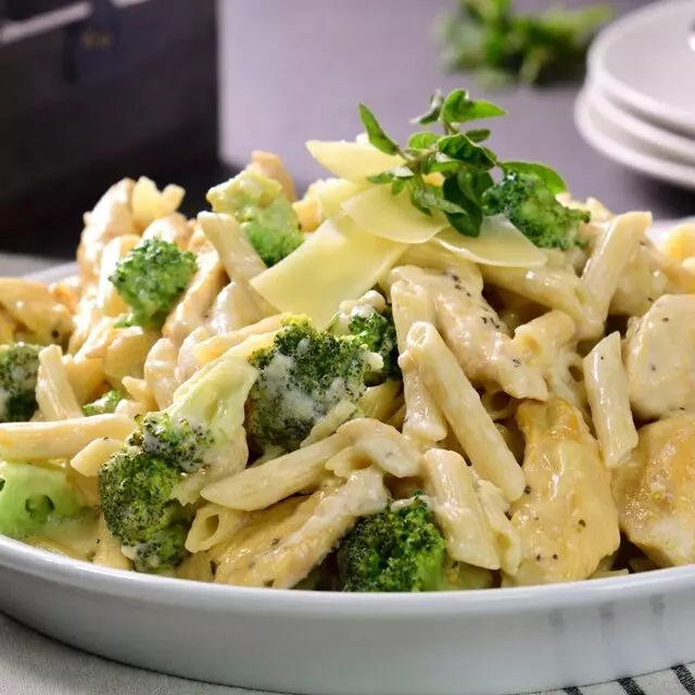 Pasta pollo y brócoli