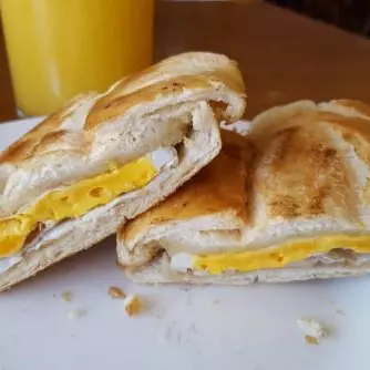 Pão com ovo