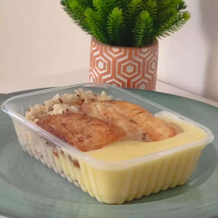 Tilápia com purê de aipim(copy)