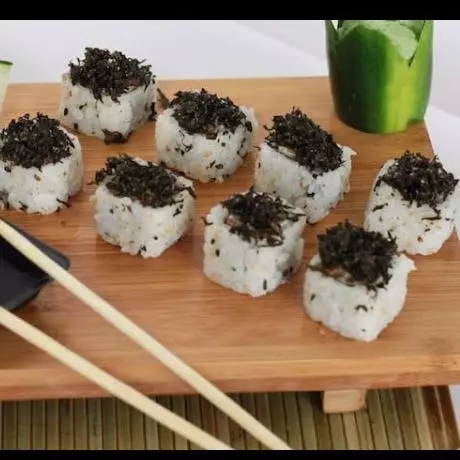 Uramaki skin couve 08 unidades