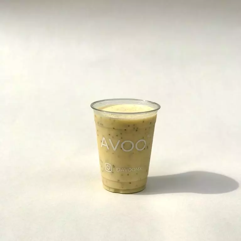 Coconut Mango Smoothie. Vegano 16 oz